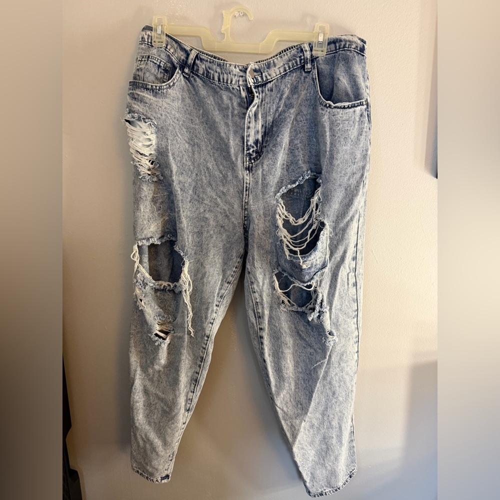 Distressed Light Blue Women’s Jeans SHEIN